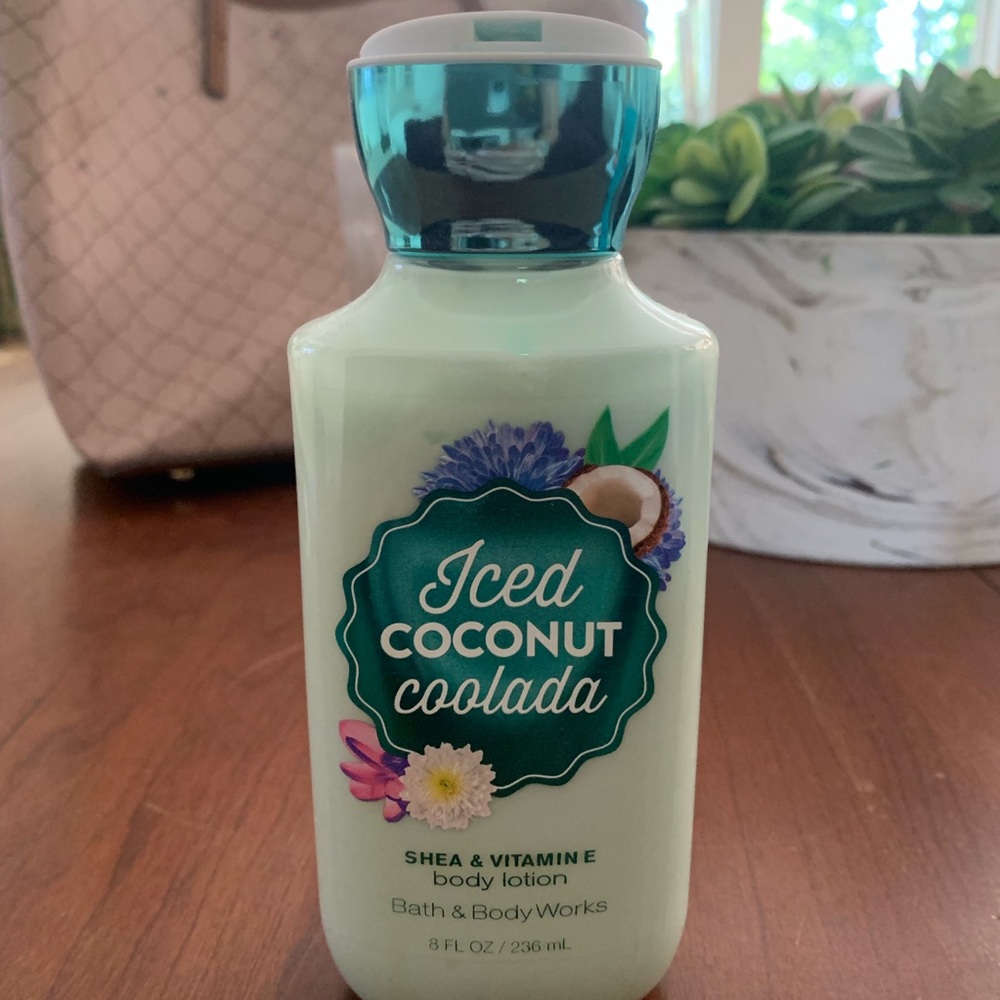 Bath & Body Works - Iced Coconut Coolada lotion